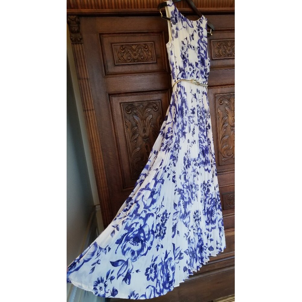 Floral Maxi Dress - Picture 3 of 10